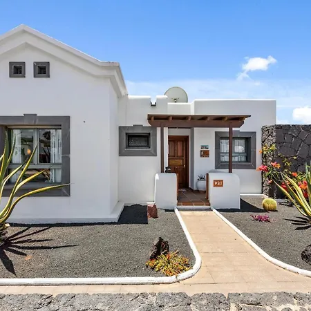 El Faro Playa Blanca (Lanzarote)